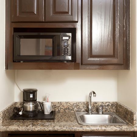 Holiday Inn Express Hotel And Suites Brownsville By Ihg Экстерьер фото