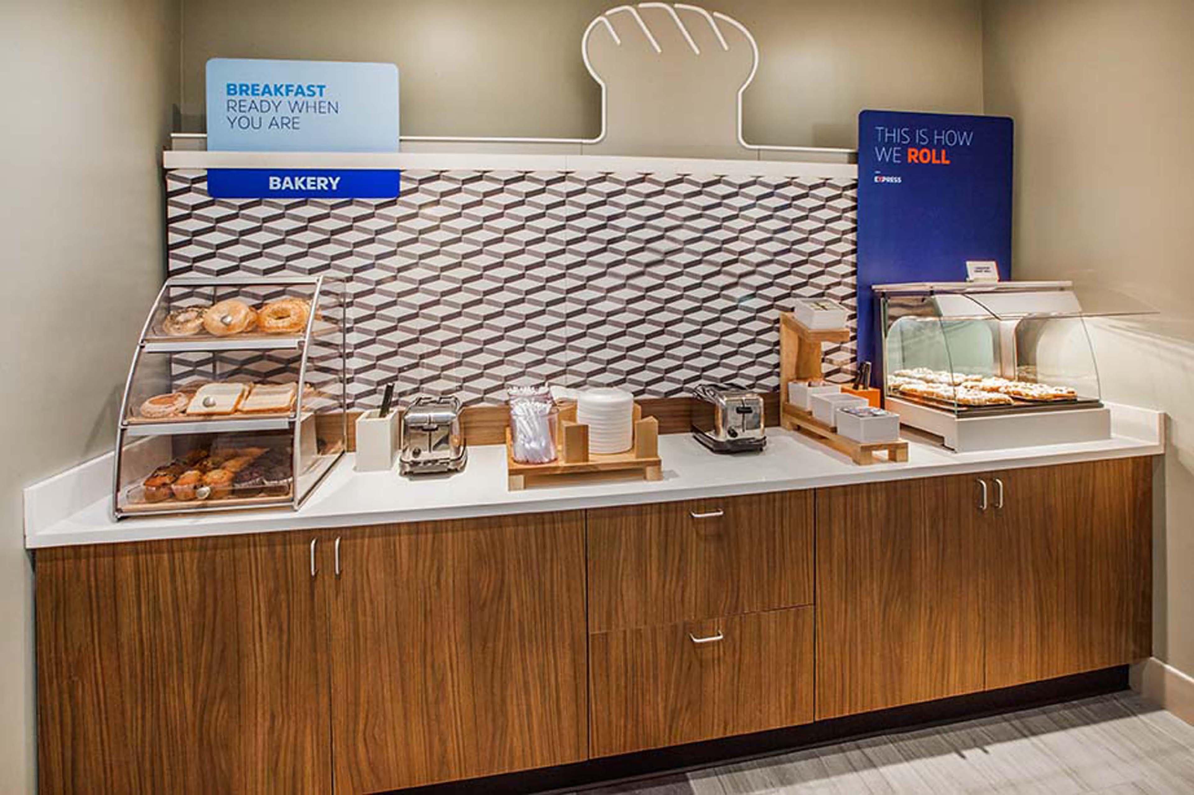 Holiday Inn Express Hotel And Suites Brownsville By Ihg Экстерьер фото