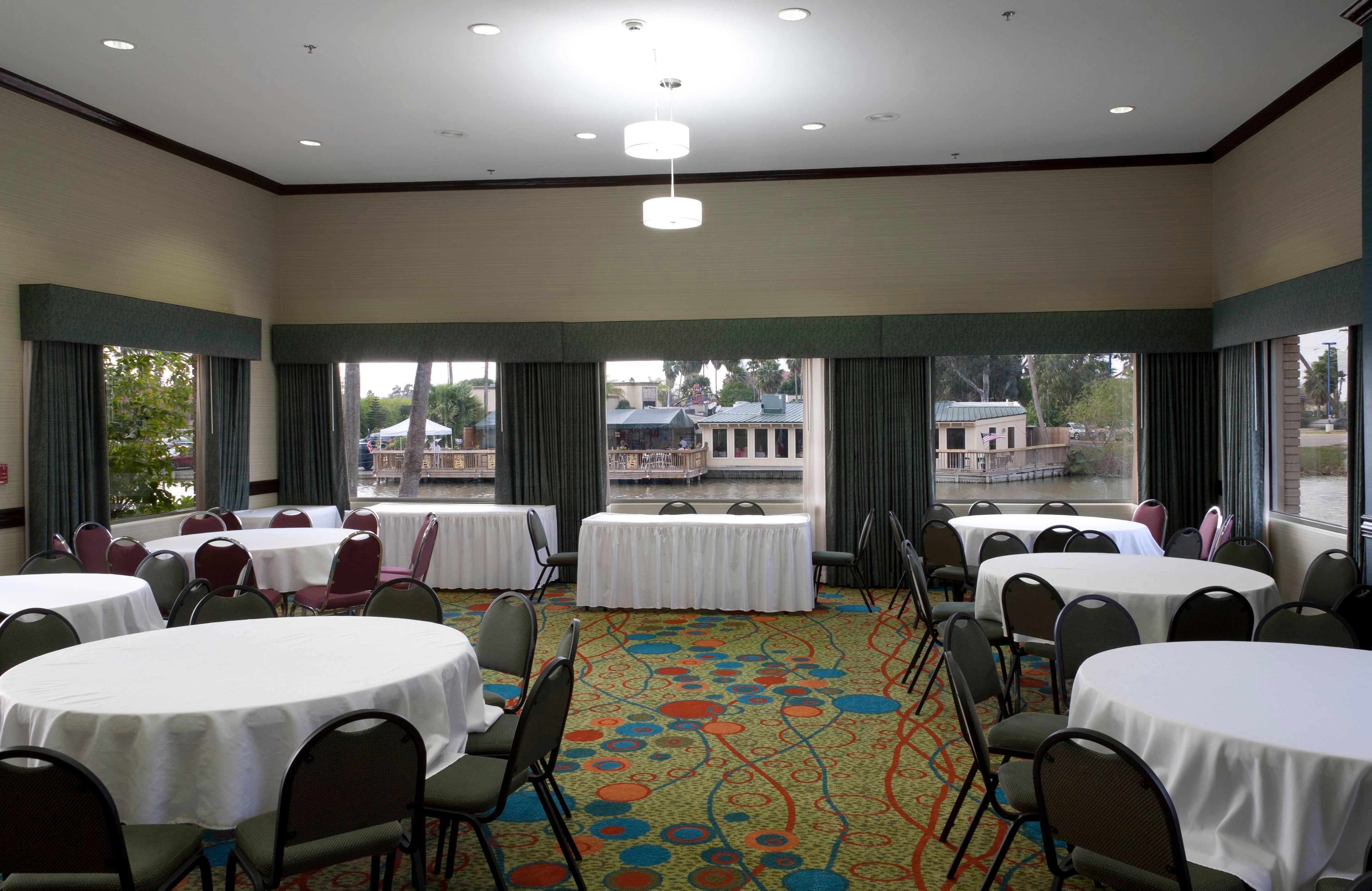 Holiday Inn Express Hotel And Suites Brownsville By Ihg Экстерьер фото