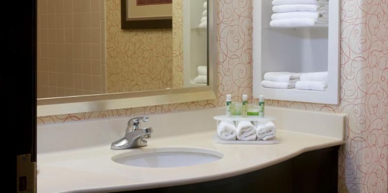 Holiday Inn Express Hotel And Suites Brownsville By Ihg Экстерьер фото