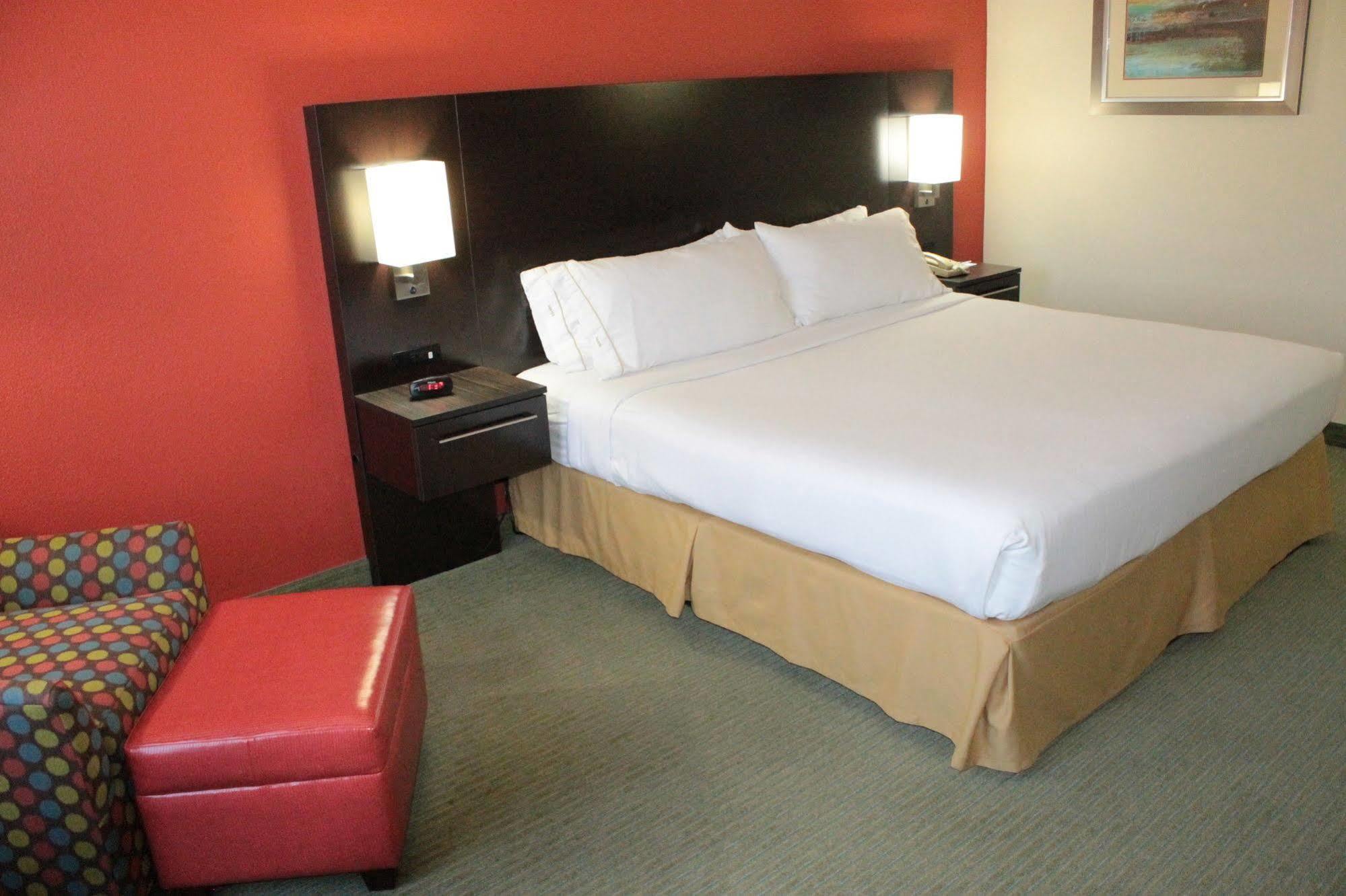 Holiday Inn Express Hotel And Suites Brownsville By Ihg Экстерьер фото