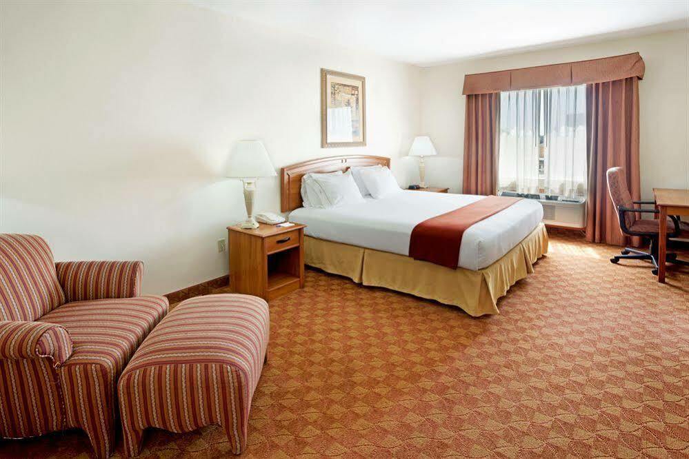 Holiday Inn Express Hotel And Suites Brownsville By Ihg Экстерьер фото